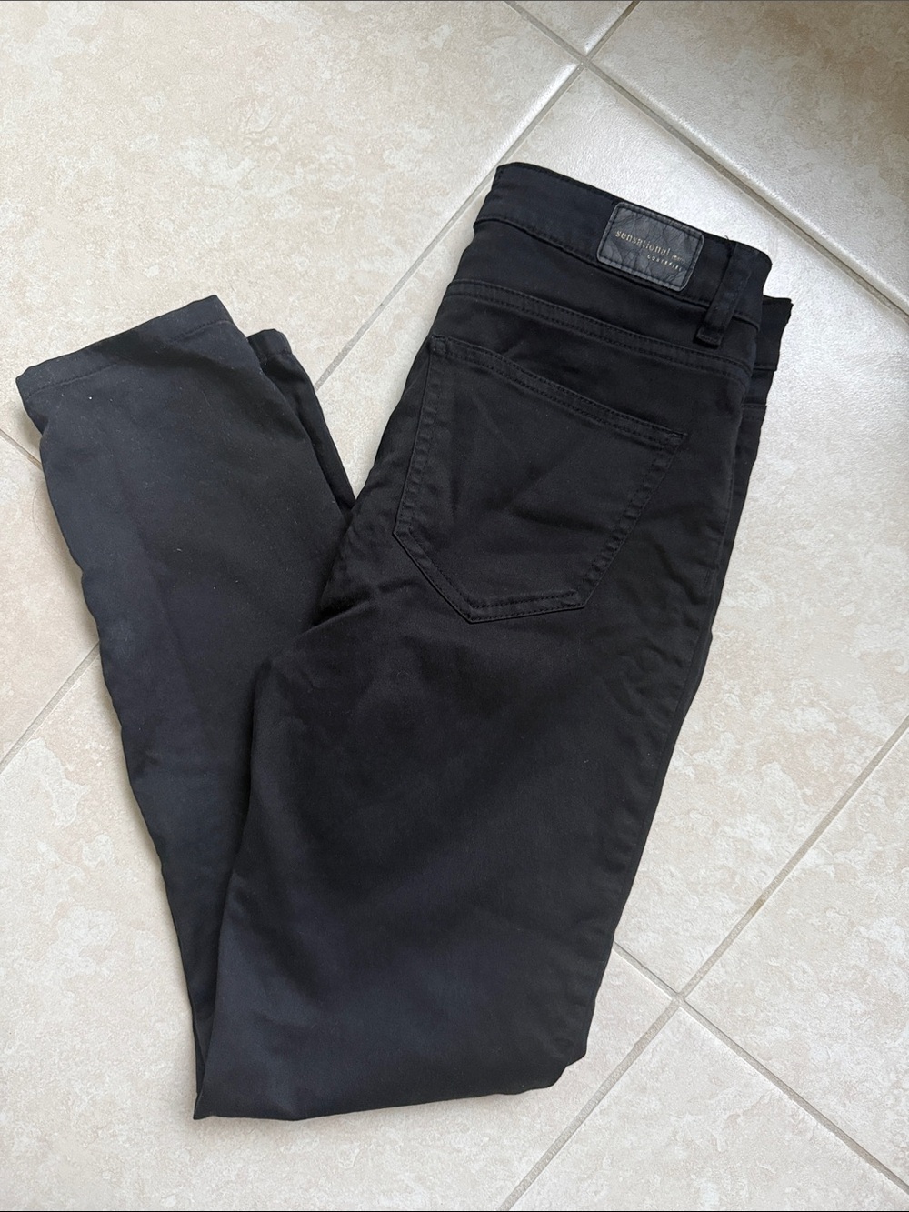 Women's Black Skinny Jeans — Sleek Stretch Fit